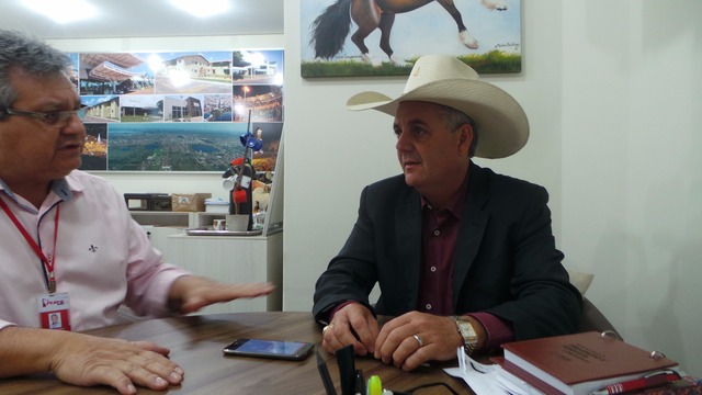 Guerreiro avalia secretariado e diz que Lei de Responsabilidade Fiscal engessa a administração O prefeito disse ao Perfil News que todos os profissionais são bem empenhados, no entanto, o nível de excelência que ele quer na administração ainda não foi alcançado (Foto: Thais Dias)