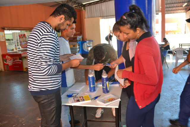 IEL inicia blitzen nas universidades para divulgar a Caça Talentos Expo A blitz serviu para estimular o interesse em realizar o cadastro no IEL e procurar uma vaga no mercado de trabalho (Foto: Divulgação/Fiems)