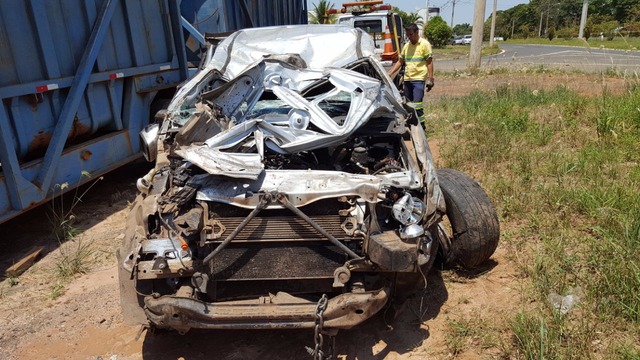 De acordo com informações repassadas pela vítima, o pneu dianteiro teria estourado fazendo com que perdesse o controle do veículo (Foto: Divulgação) 