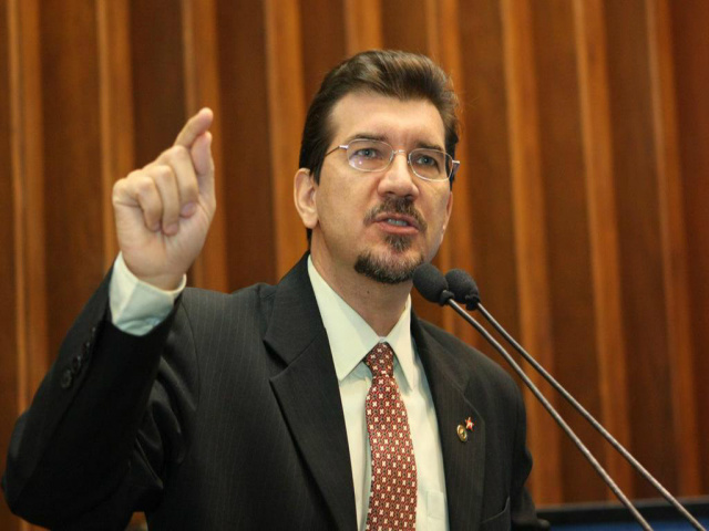 Deputados do PT irão à Justiça para suspender taxa de vistoria Kemp disse que deputados resolveram ir a Justiça para suspender a taxa e não esperar votação de projeto (Foto: Divulgação/ALMS))