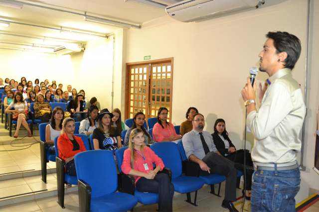 Senai, Sebrae e Sindivest lançam caderno de moda com tendências para 2015 O intuito é promover o desenvolvimento e oferecer condições para elevar a competitividade das indústrias do segmento de confecções (Foto: Divulgação/Assecom)