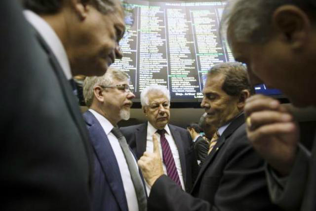 Projeto foi aprovado com 324 votos a favor, 137 contra e 2 abstenções. (Foto:Marcelo Camargo/Agência Brasil)