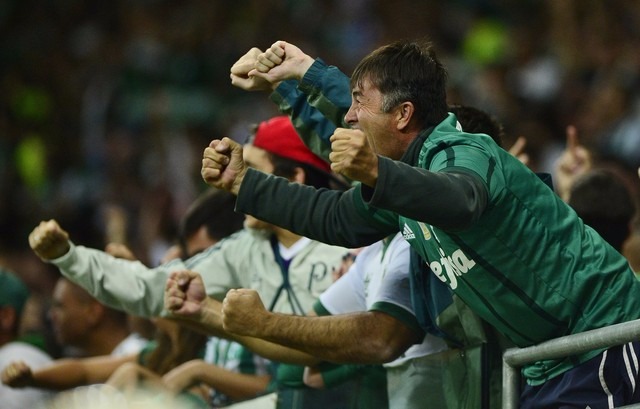 Dérbi dos invictos: Palmeiras e Corinthians duelam para sustentar invencibilidades Torcida do Palmeiras vai lotar a arena no Dérbi (Foto: Marcos Ribolli)