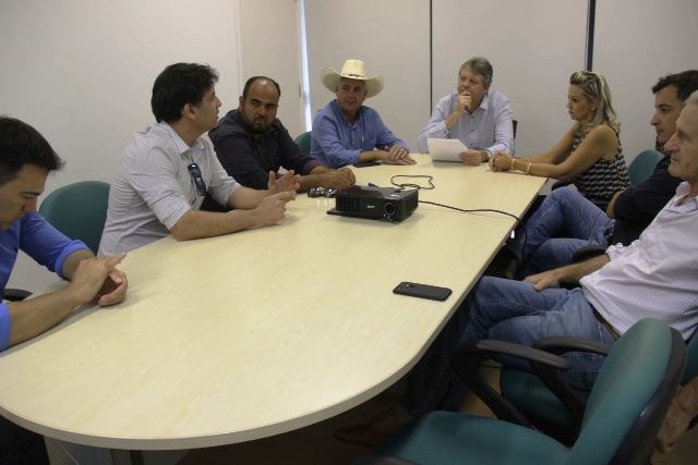 Encontro com o presidente da Câmara Municipal, vereador André Bittrencourt e demais vereadores, assim como da presidente da Associação Comercial e Industrial de Três Lagoas (ACITL), empresária Glaucia Puzziello Jaruche (Foto:Assessoria)