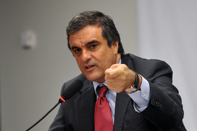 O ministro da Justiça, José Eduardo Cardozo, disse que a PF apreendeu R$ 3,3 bilhões em bens e valores (Foto: Agência Brasil)