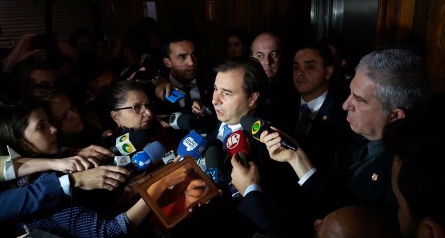 Maia defende que plenário vote denúncia contra Temer antes de agosto Do meu ponto de vista pessoal, não podemos deixar essa matéria para agosto