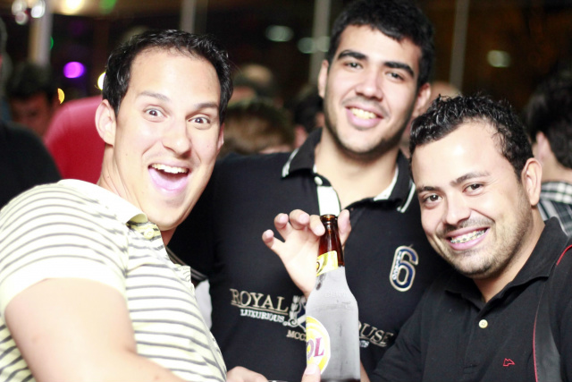 Galera animada e cerveja gelada
Foto Yuri Spazzapan