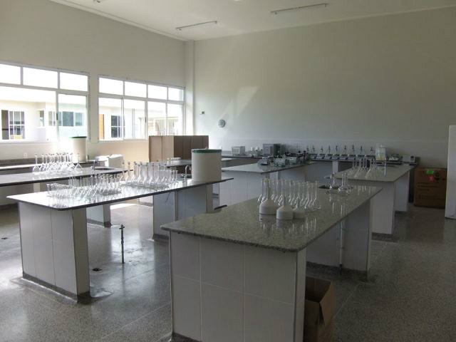 Coxim do IFMS inicia atividades em sede definitiva No total, o câmpus possui 16 laboratórios (Foto: Divulgação/Assecom)
