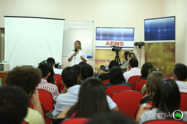 Curso de Jornalismo da AEMS realiza evento em comemoração ao Dia do Jornalista Os jornalistas foram convidados para darem as palestras aos acadêmicos. (Foto: Divulgação)