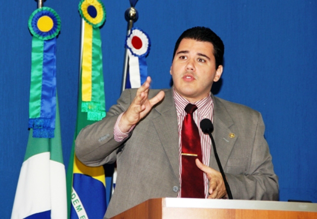 Tonhão homenageia ex-comandante da PMR e Patrulha Educação no Trânsito Tonhão outorga Moções de Congratulação, como forma de expressar reconhecimento de ações em prol da população. (Foto:Divulgação/Assessoria)