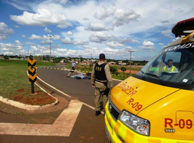 A Polícia Rodoviária Federal esteve no local do acidente (Foto: Midiamax News)