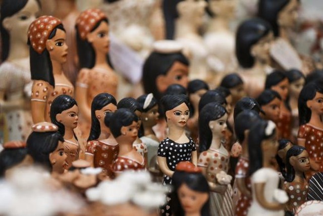 O levantamento indica que 70% das pessoas fazem artesanato para vender entre conhecidos, enquanto apenas 8% têm uma pequena loja (Foto:Marcelo Camargo/Agência Brasil)