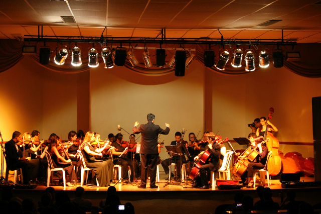 Orquestra Municipal durante apresentação na UFMS  (Foto: Divulgação/Assecom)