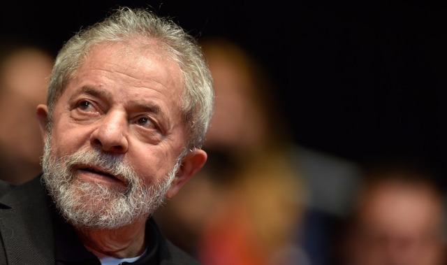 Lula é condenado na Lava Jato a 9 anos e 6 meses de prisão no caso do triplex Luiz Inácio Lula da Silva foi condenado na Lava Jato (Foto: Douglas Magno/AFP)