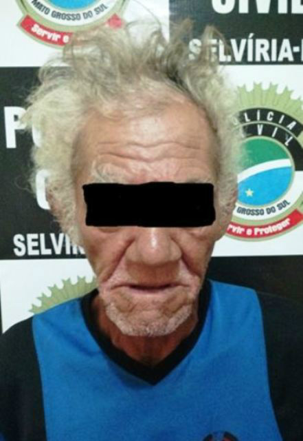 Policiais Civis prendem idoso acusado de estupro de criança Idoso de 64 anos residia no mesmo terreno da vítima e confessou o crime. (Foto: Divulgação/Polícia Civil)