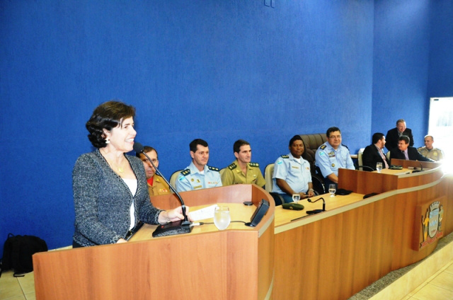 Prefeita Marcia Moura destacou a trajetória profissional do major James Magno. (Foto:Divulgação/Assecom)
