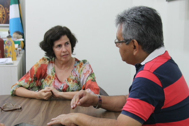 A prefeita disse que teve que ''cortar na própria carne'' para economizar, com desligamento de colaboradores, e afirmou que em 2016, se precisar, vai reduzir ainda mais o quadro de funcionários (Foto: Tamires Tattye)