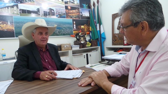 Para Guerreiro, o fato de ser prefeito não basta para mudar a sua essência Guerreiro está a frente da Prefeitura há seis meses. Apesar de estar em um cargo do Executivo, ele garante nunca mudar sua essência (Foto: Thais Dias/Perfil News)