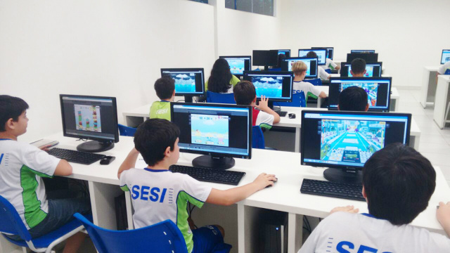 Através dos jogos, os alunos aprendem brincando. (Foto: Divulgação)