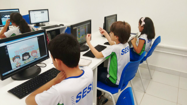 Alunos durante o uso dos jogos de matemática. (Foto: Divulgação) 