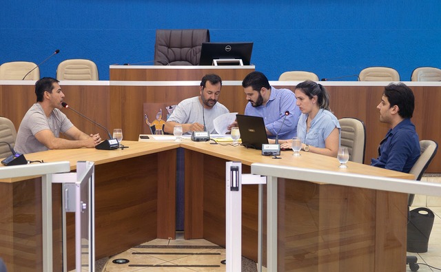 Os professores de educação física ouvidos foram Leandro Figueiredo de Souza, Pedro Henrique Molina, Adriano Dias da Silva, Edno Aparecida Borges, Aroldo Antônio da Silva e Luiz Mauro Dias (Foto/Assessoria)