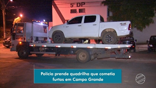Câmeras de segurança registraram ação do grupo e da camionete nos furtos em Campo Grande (MS) (Foto: Reprodução/TV Morena)
