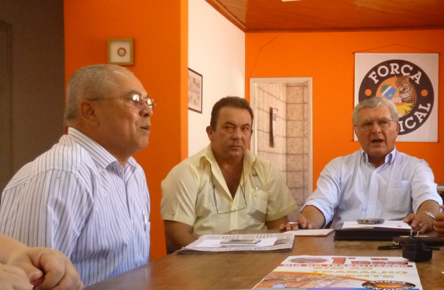 Força MS alerta: até juízes trabalhistas prevêem o caos com a terceirização José Lucas da Silva (esquerda) e Idelmar da Mota Lima (direita) reuniram-se essa manhã (10) para a discussão da terceirização. (Foto: Divulgação)