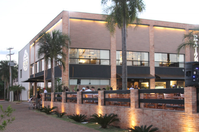 Três Lagoas ganha novo “point gastronômico”, com cardápio e preços diferenciados para universitários Empreendimento com 2 mil metros quadrados foi construído pensando no comodidade e conforto aos clientes (Foto: Patricia Miranda)