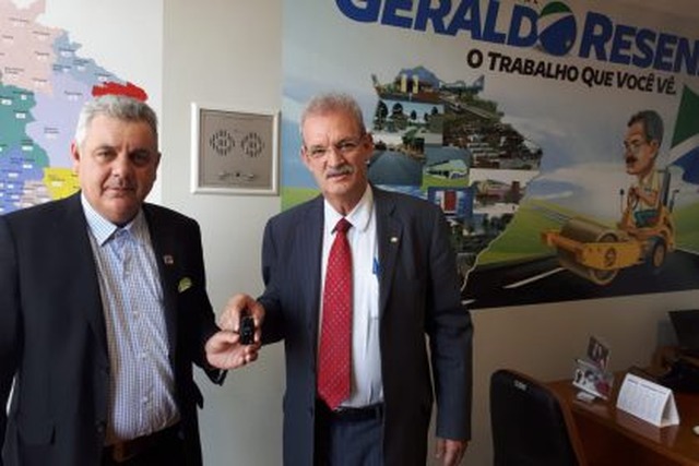 Prefeito de Três Lagoas recebe camionete do Governo Federal para Saúde Veículo foi viabilizado pelo Deputado Geraldo Resende (Foto/Assessoria)
