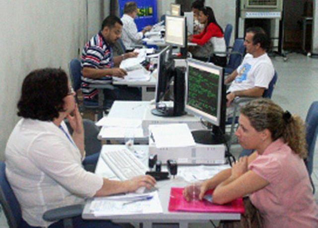 Serasa mostra perfil dos brasileiros que mais buscaram crédito nas instituições financeiras O grupo com maior percentual de busca ao crédito é o de Jovens Adultos da Periferia, responsável por 17,6% do total (Foto: Ilustrativa/Google)