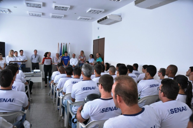 Os cursos de qualificação profissional acontecem por meio de um contrato de estágio com vínculo através do Senai (Foto: Assessoria)