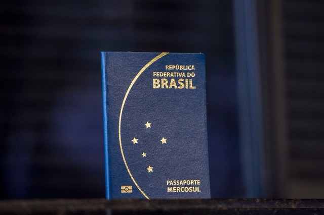 O passaporte brasileiro (Foto: Marcelo Camargo/Agência Brasil)