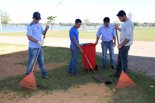 Por dia devem ser coletados, pela equipe de manutenção da SEMEA, mais de 100 quilogramas de estrume de capivara (Foto/Assessoria)