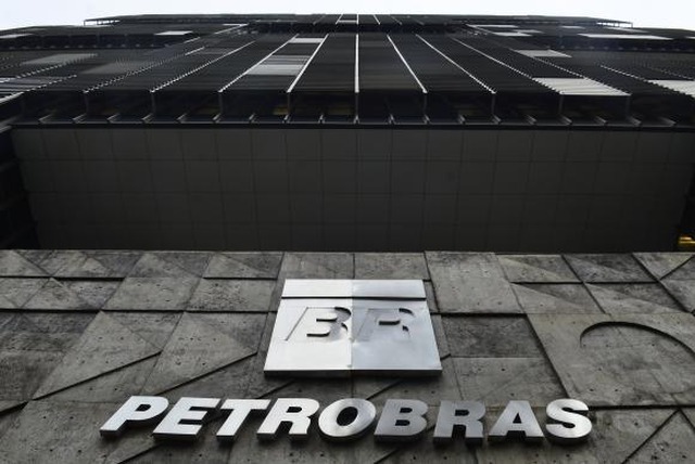 Petrobras aumenta preços do diesel e da gasolina nas refinarias Para o diesel, o aumento foi 1,213%, passando de R$1,8475 na sexta-feira para R$1,8702. Nos reajustes anteriores, o diesel tinha diminuído 0,487%, depois do reajuste de 2,068% na quinta-feira. (Foto:Fernando Frazão/Agência Brasil)