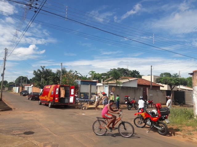 Acidente aconteceu no cruzamento das ruas Duque de Caxias com a Fariza Zaquir. (Foto: Divulgação/Corpo de Bombeiros)