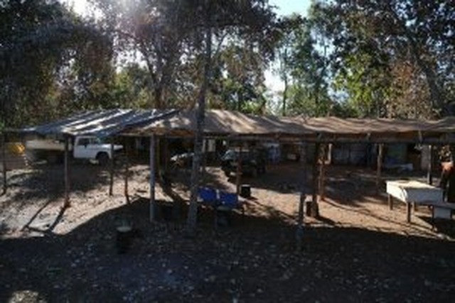 Sem-terra transformam a BR-262 em 'rodovia dos acampamentos' Utilitário usado para levar materiais usados para a montagem do acampamento.