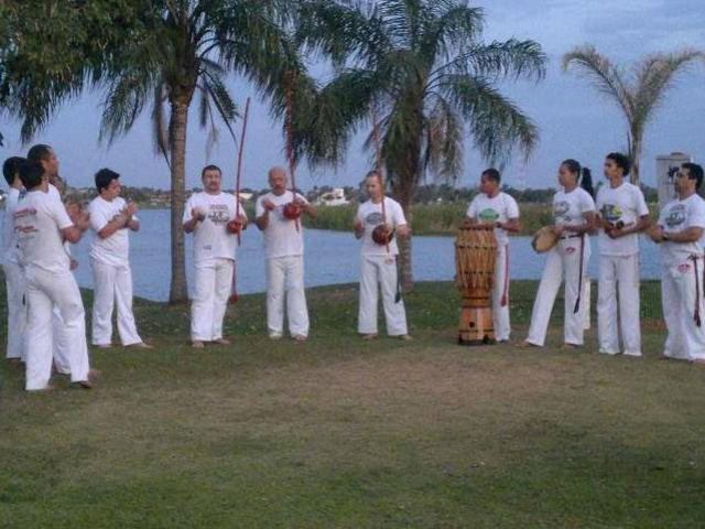 Instrutor José Augusto Dias, o Baratta, do Abadá Capoeira em uma Roda de Capoeira (Foto: Arquivo Pessoal)