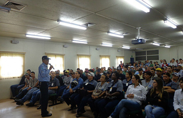 Fibria participa da 8ª Semana Municipal de Trânsito de Três Lagoas O objetivo é promover um conjunto de ações voltadas para a reflexão e conscientização da responsabilidade sobre o trânsito viário urbano do município, direcionadas aos condutores, pedestres e toda a população (Foto: Divulgação/Assecom)