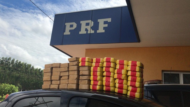 PRF faz terceira apreensão relevante de cocaína em menos de uma semana A equipe encontrou 60 tabletes de cocaína que somaram 61,8 kg (Foto:Assessoria)