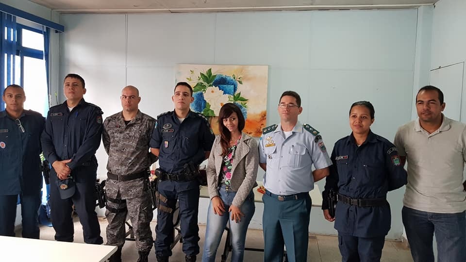 Jhenifer Luana, foi recebida com carinho pelos policiais do 2º BPM. (Foto: Ricardo Ojeda)