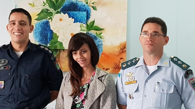 Jovem com câncer realiza o sonho de conhecer 2º Batalhão de Polícia de Três Lagoas Jhenifer não conteve a emoção durante a visita. (Foto: Ricardo Ojeda)