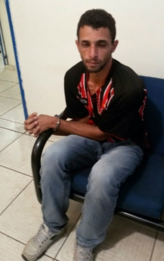Traficante que usava mata como depósito de drogas é preso O traficante preso foi encaminhado para a Delegacia de Polícia, onde foi autuado e se encontra à disposição da Justiça (Foto: 90 FM)