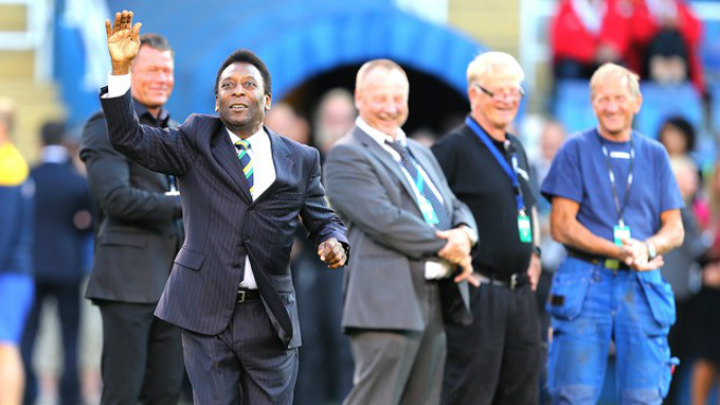 Pelé é homenageado no Rasunda (Foto: Mowa Press)