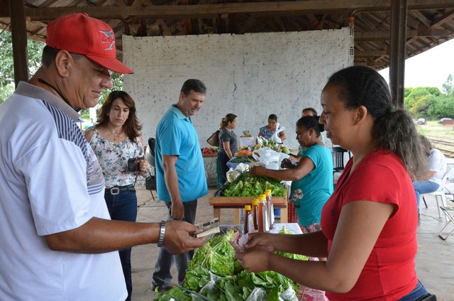 Qualidade e preço dos hortifrutis do “Mini Ceasa” caem no gosto da população (Foto: Assessoria)