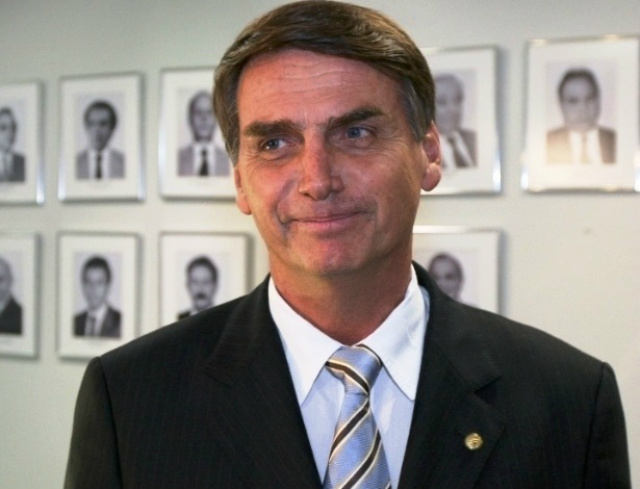 No programa, Bolsonaro disse ainda que não participaria de um desfile gay porque não promoveria “maus costumes” e porque acredita em Deus e na preservação da família (Foto: Google)