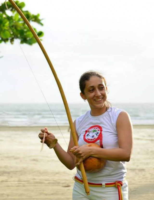 Três-lagoenses comentam sobre reconhecimento internacional da Roda de Capoeira Professora de capoeira Fernanda Aranha é integrante do grupo Memória Capoeira e da Associação Cultural e Ancestral AfricaBrasil Capoeira (Foto: Arquivo Pessoal)