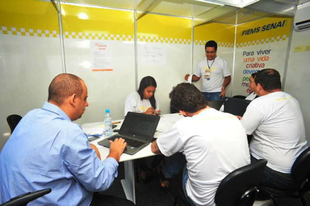 Equipes selecionam ideias para projetos no 4º MS Florestal A proposta era que em 20 horas as três equipes participantes criassem a maior quantidade de soluções industriais para desafios com base no tema