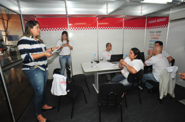 Equipes selecionam ideias para projetos no 4º MS Florestal Cada equipe também é composta por especialistas da Rede Senai dos Estados de Mato Grosso, Minas Gerais, Acre e Paraíba, além de empreendedores (Foto: Divulgação/Unicom-Fiems)