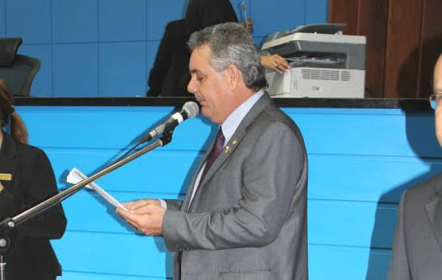Deputado Angelo Guerreiro faz indicações para Três Lagoas Na sessão, o deputado leu as indicações que foram enviadas, também, para a administração de Três Lagoas, solicitando as melhorias (Foto: Divulgação)