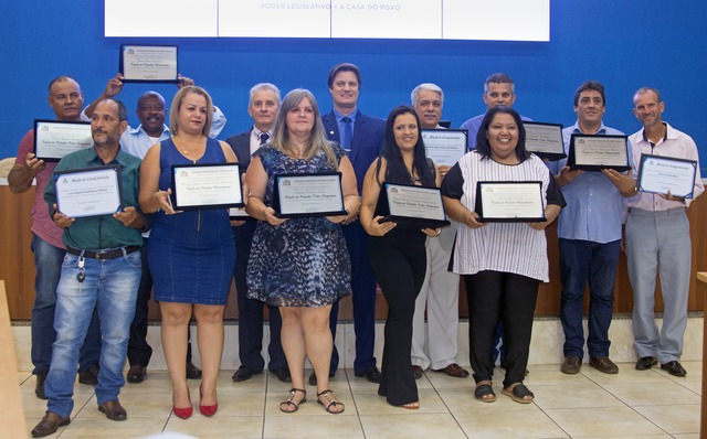 Câmara homenageia profissionais e voluntários, por serviços prestados à cidade Câmara homenageia profissionais e voluntários, por serviços prestados à cidade